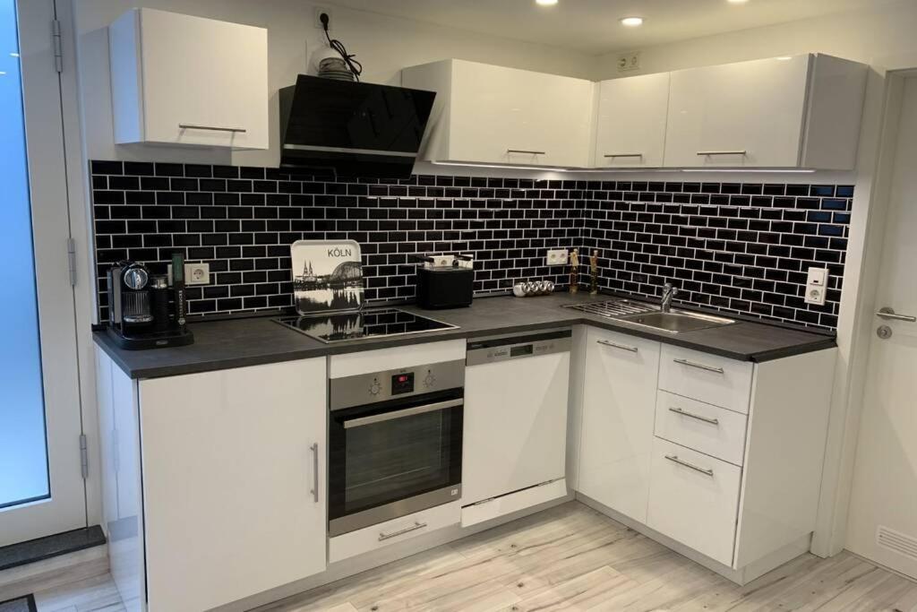 Modern Renovated Apartment Suited For Business Consultants - In Close Distance To Dt, Dhl And Un Campus - Reserved Parking Бон Екстериор снимка