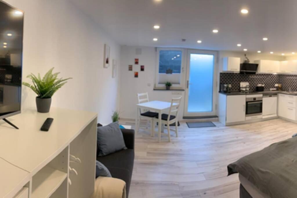 Modern Renovated Apartment Suited For Business Consultants - In Close Distance To Dt, Dhl And Un Campus - Reserved Parking Бон Екстериор снимка
