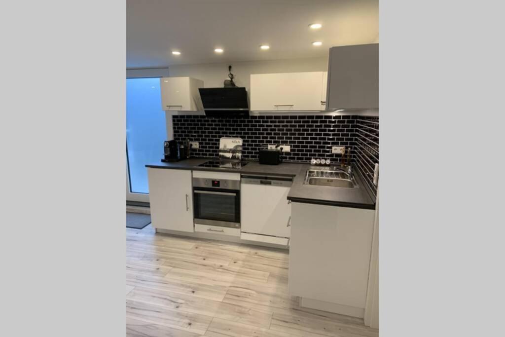 Modern Renovated Apartment Suited For Business Consultants - In Close Distance To Dt, Dhl And Un Campus - Reserved Parking Бон Екстериор снимка