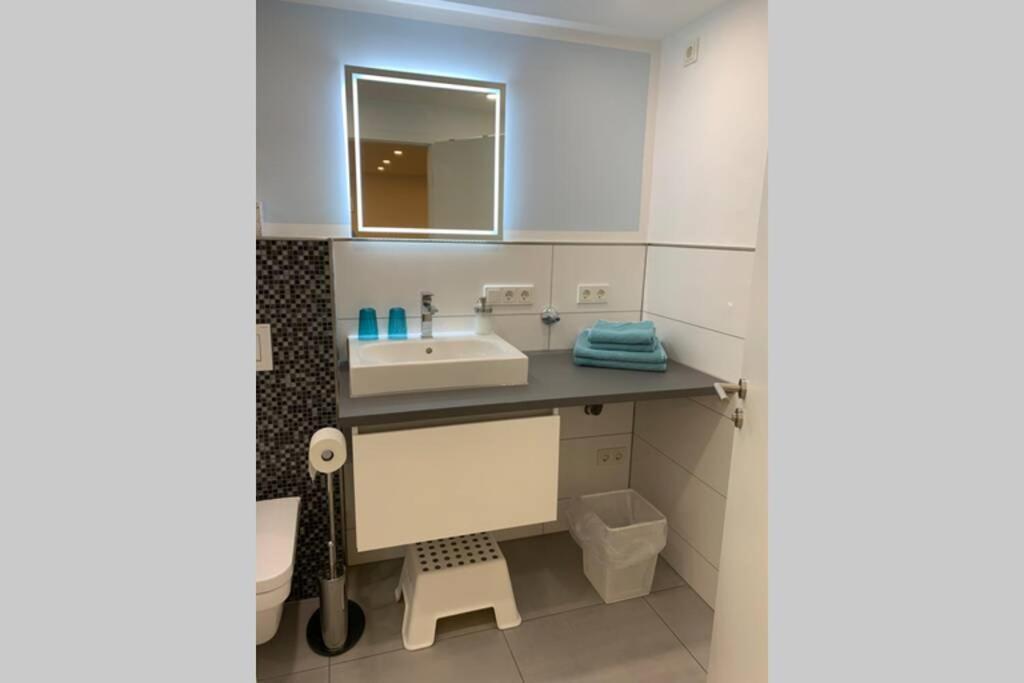 Modern Renovated Apartment Suited For Business Consultants - In Close Distance To Dt, Dhl And Un Campus - Reserved Parking Бон Екстериор снимка